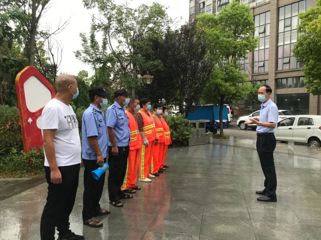 紧绷防控弦 把好安全关